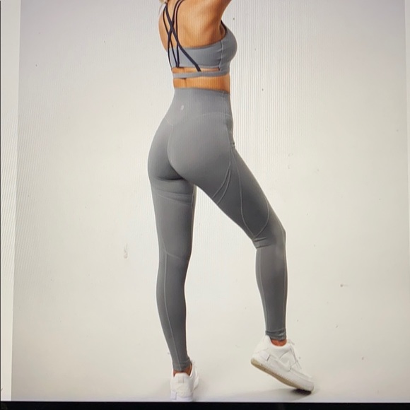 Buffbunny  Baddie Leggings M in Shaded Gray - Picture 3 of 10